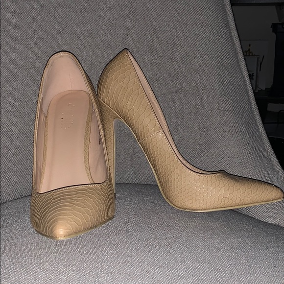 Tan heels - Picture 3 of 8